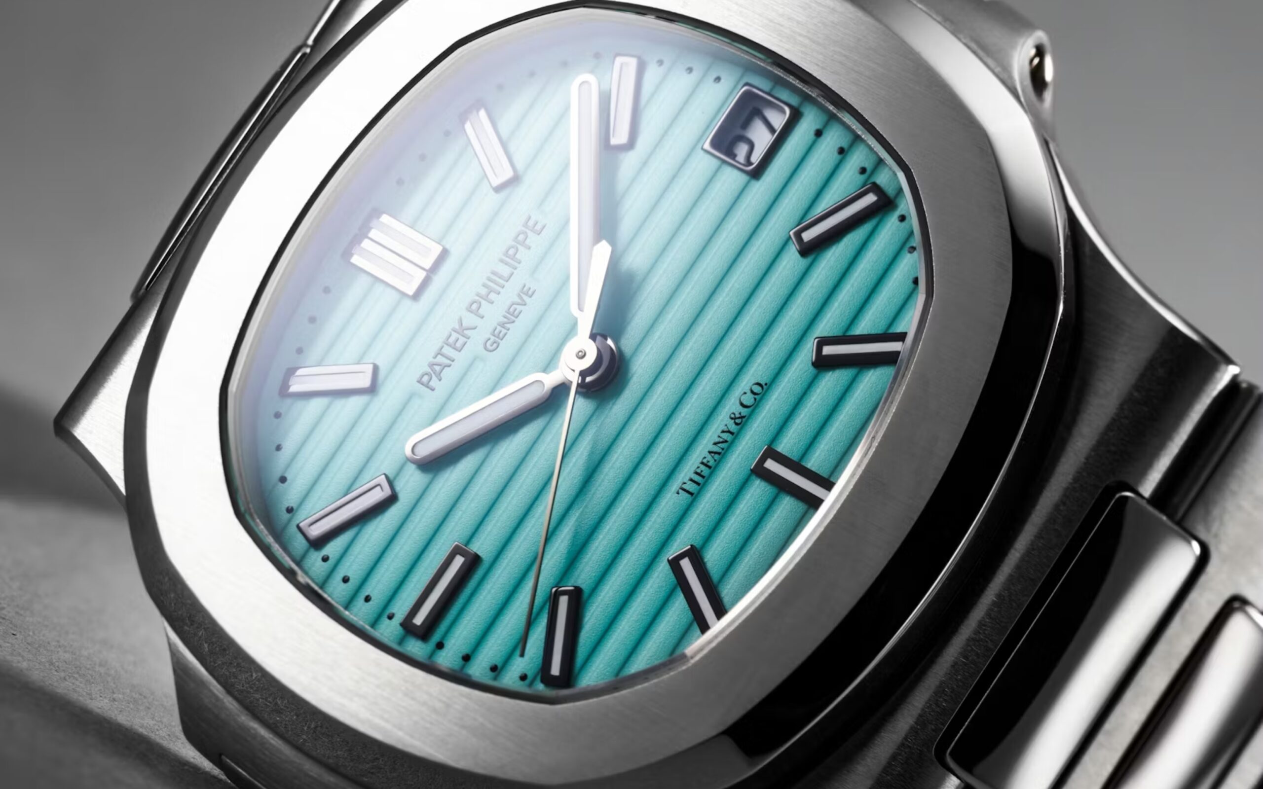 Nautilus 5711A mặt số Tiffany